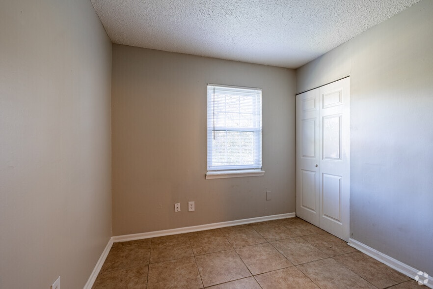 More Photos Of 1 Lakeside Rd, Greenville Apartments For Sale