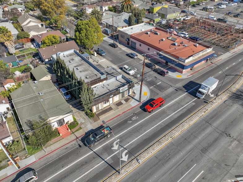 More Photos Of 2127 Middlefield Rd, Redwood City Industrial For Sale