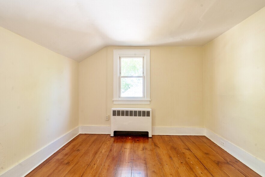 More Photos Of 17 S Chestnut St, New Paltz Storefront Retail Residential For Sale