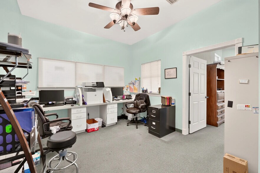 More Photos Of 223 N Main St, Williston Medical For Sale