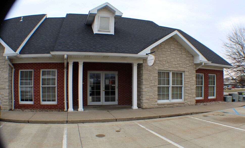 More Photos Of 3432 W Truman Blvd, Jefferson City Office For Sale