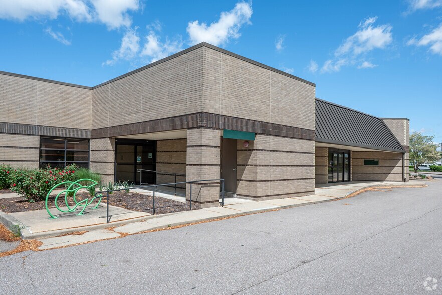 More Photos Of 940 N Marr Rd, Columbus Medical For Lease