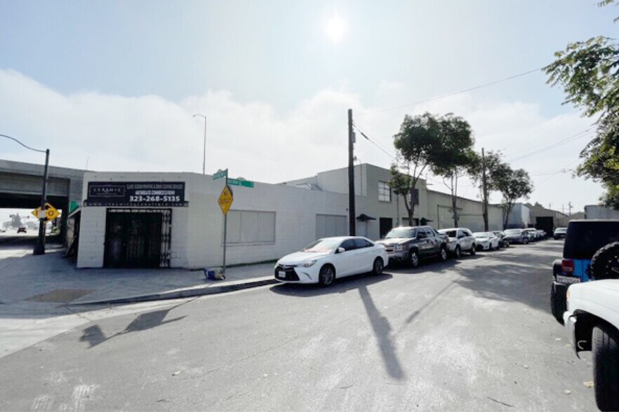 More Photos Of 4650 E Washington Blvd, Commerce Service For Lease