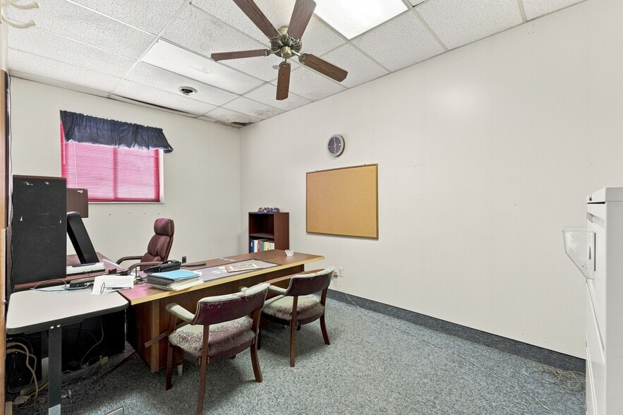 More Photos Of 12305 Beech Daly Rd, Taylor Flex For Lease