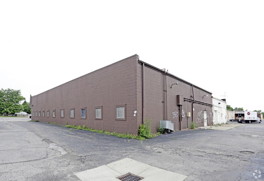 More Photos Of 41800 Hayes Rd, Clinton Township Storefront Retail Office For Sale