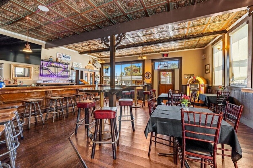 More Photos Of 315 Main St, Ferndale Hotel For Sale