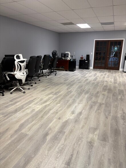 More Photos Of 3769 Acline Rd, Punta Gorda Showroom For Lease
