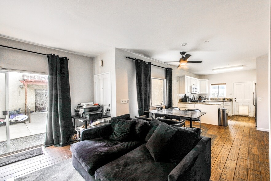 More Photos Of 1943 19th St, Santa Monica Apartments For Sale