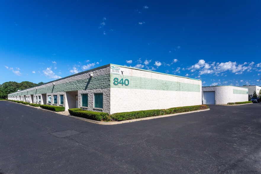 Primary Photo Of 850 Lincoln Ave, Bohemia Warehouse For Lease