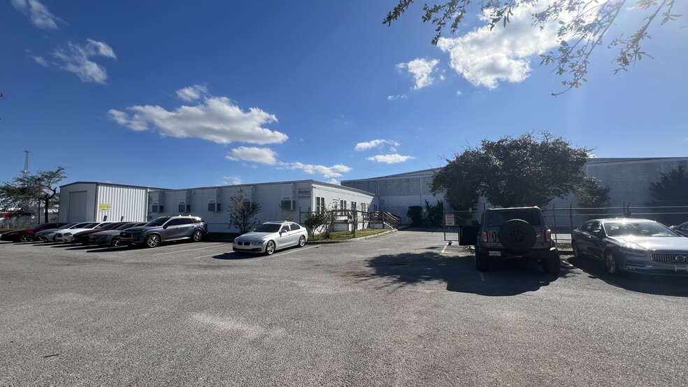 Primary Photo Of 750 Central Florida Pky, Orlando Warehouse For Lease