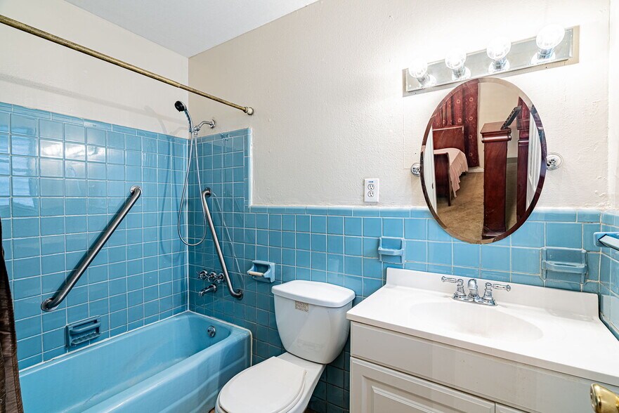 More Photos Of 2800 Lake Villa Dr, Metairie Flex For Sale