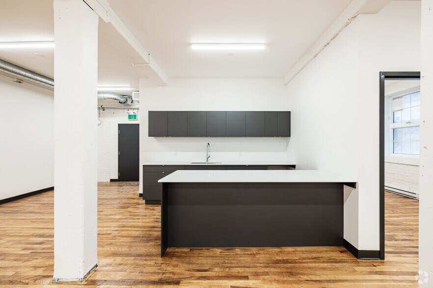 More Photos Of 305 Rue de Bellechasse, Montréal Office For Lease