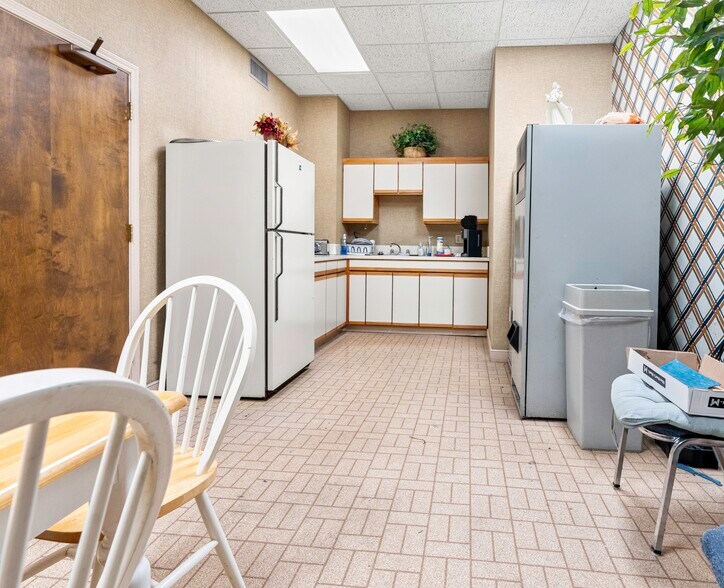 More Photos Of 1925 Industrial Blvd, Harvey Warehouse For Sale