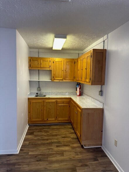 More Photos Of 247 Hillside Dr, Painesville Storefront Retail Office For Sale