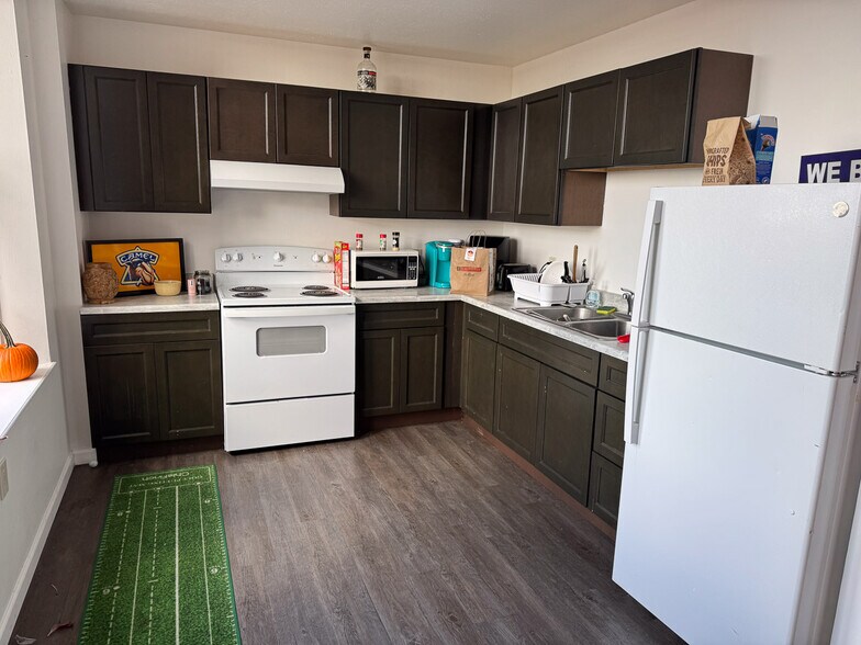 More Photos Of 243 E Main St, Alliance Apartments For Sale