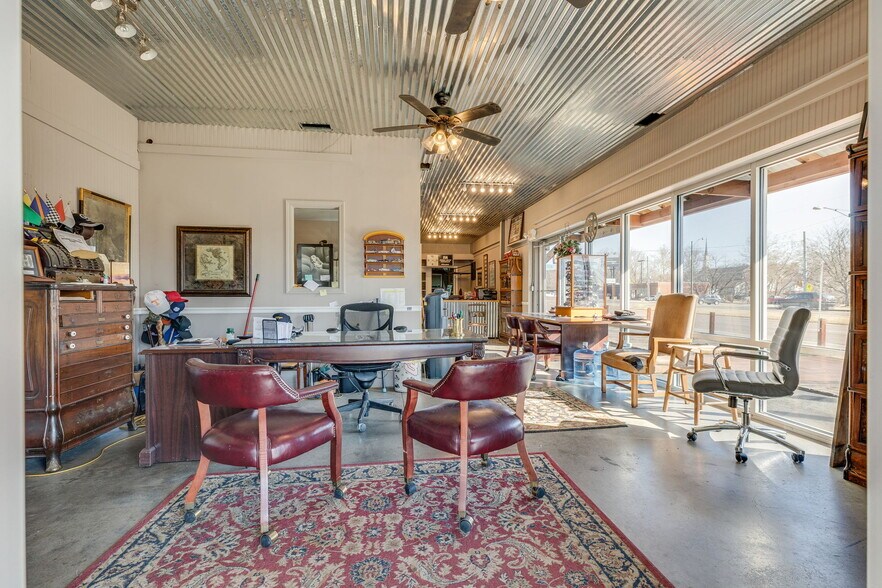 More Photos Of 710 Volunteer Pky, Bristol Storefront Retail Office For Sale