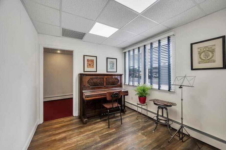 More Photos Of 2539 Middle Country Rd, Centereach Office For Lease