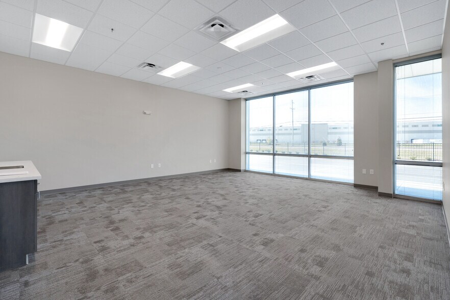 More Photos Of 7777 National Turnpike, Louisville Manufacturing For Lease