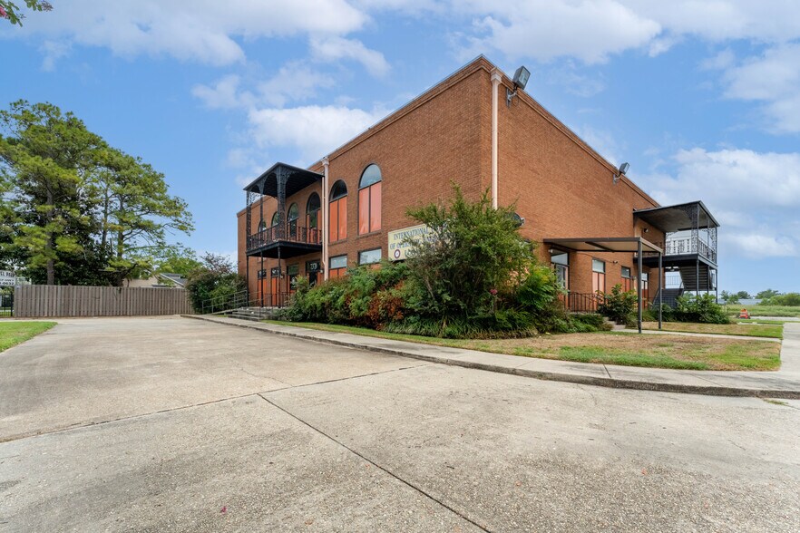 More Photos Of 7370 Chef Menteur Hwy, New Orleans Lodge Meeting Hall For Sale