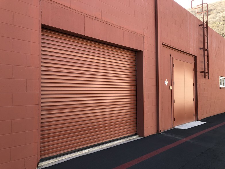 More Photos Of 10451-10455 Roselle St, San Diego Research And Development For Lease