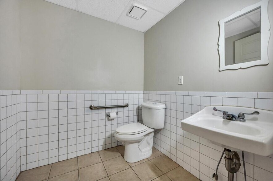 More Photos Of 2539 Middle Country Rd, Centereach Office For Lease