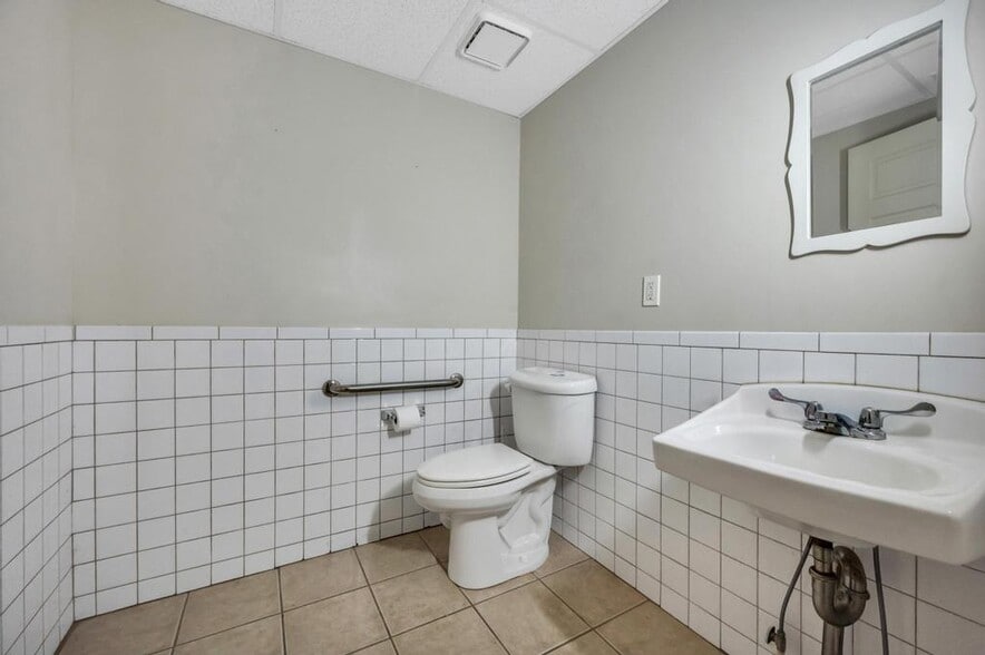 More Photos Of 2539 Middle Country Rd, Centereach Office For Sale