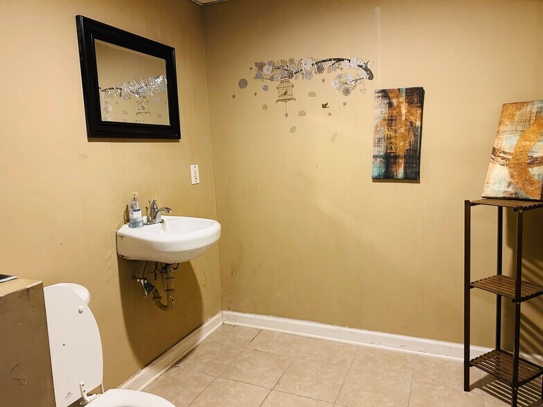 More Photos Of 4800 Delhi Ave, Cincinnati Restaurant For Sale