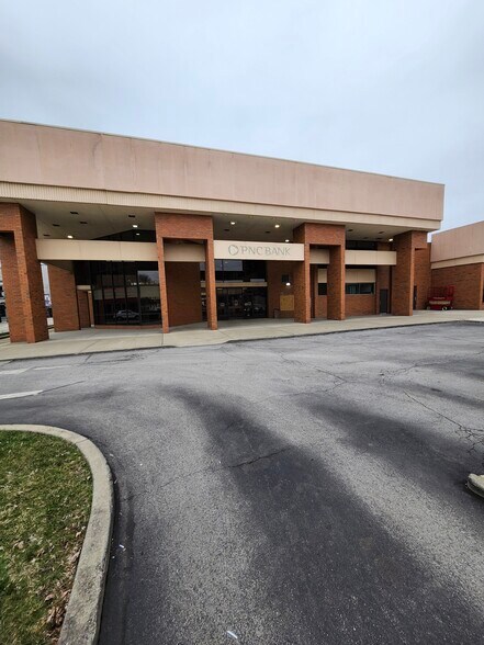 More Photos Of 2 N Mill St, New Castle Bank For Sale