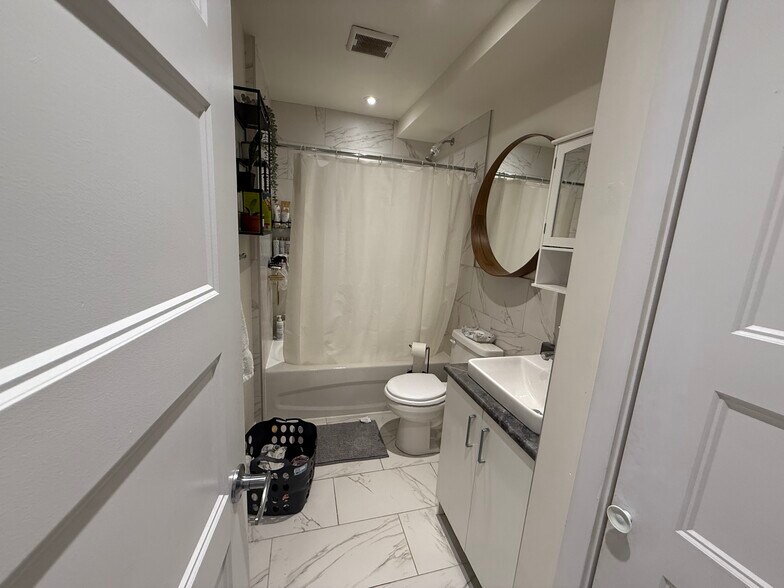 More Photos Of 8844 Rue Waverly, Montréal Multifamily For Sale