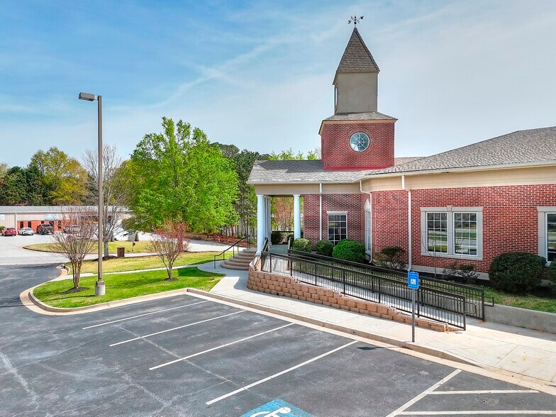 More Photos Of 500 Plantation Park Dr, Loganville Office For Lease