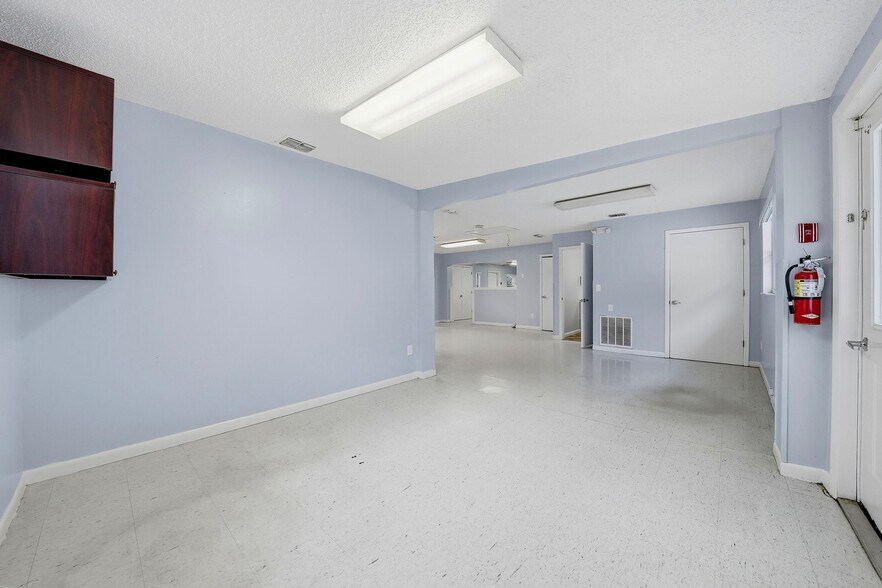 More Photos Of 2886 Whitney Rd, Clearwater Storefront Retail Residential For Sale
