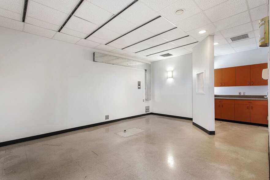 More Photos Of 11600 Busy St, Richmond Office For Lease