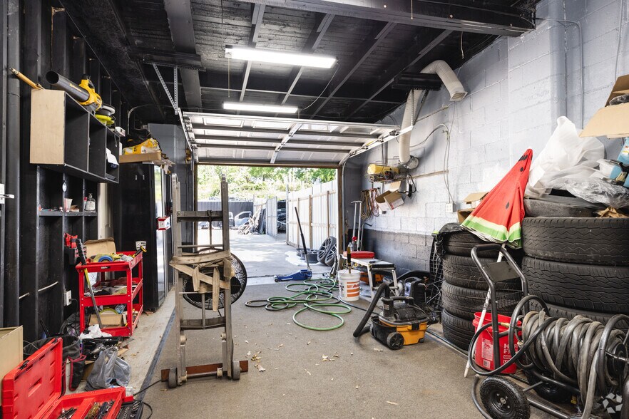 More Photos Of 872 W Main St, Spartanburg Light Manufacturing For Sale