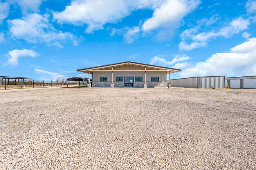 More Photos Of 11639 E US Highway 175, Kemp Flex For Lease