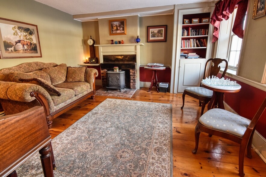 More Photos Of 27 Route 25, Plymouth Hospitality For Sale