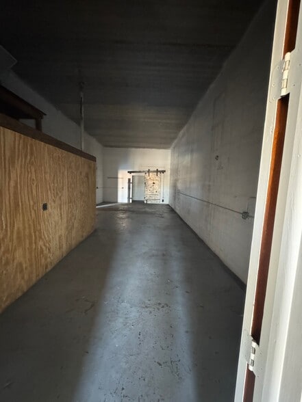 More Photos Of 1002 SE 9th St, Cape Coral Service For Lease