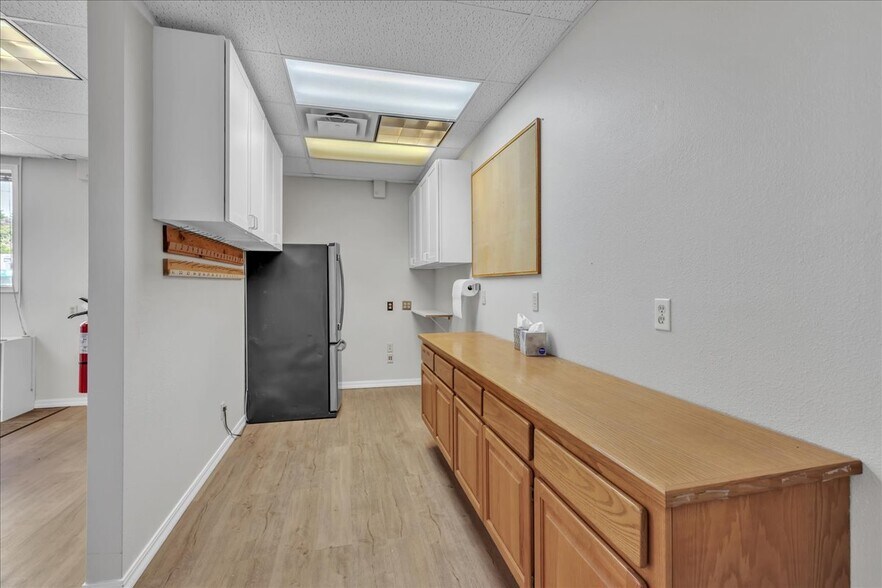 More Photos Of 3701 W G St, Bremerton Service For Sale