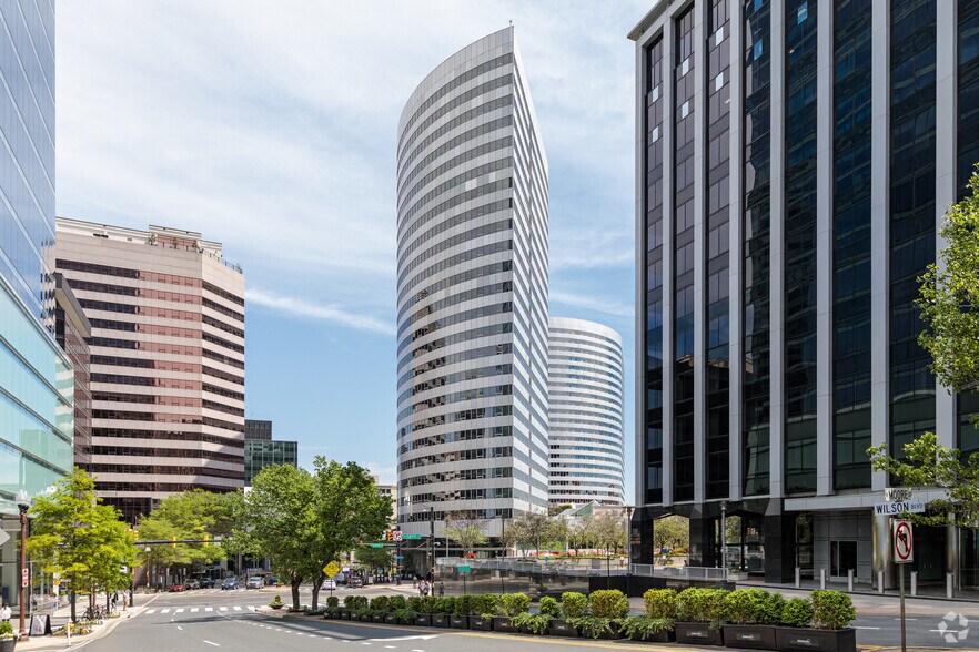 More Photos Of 1100 Wilson Blvd, Arlington Office For Lease