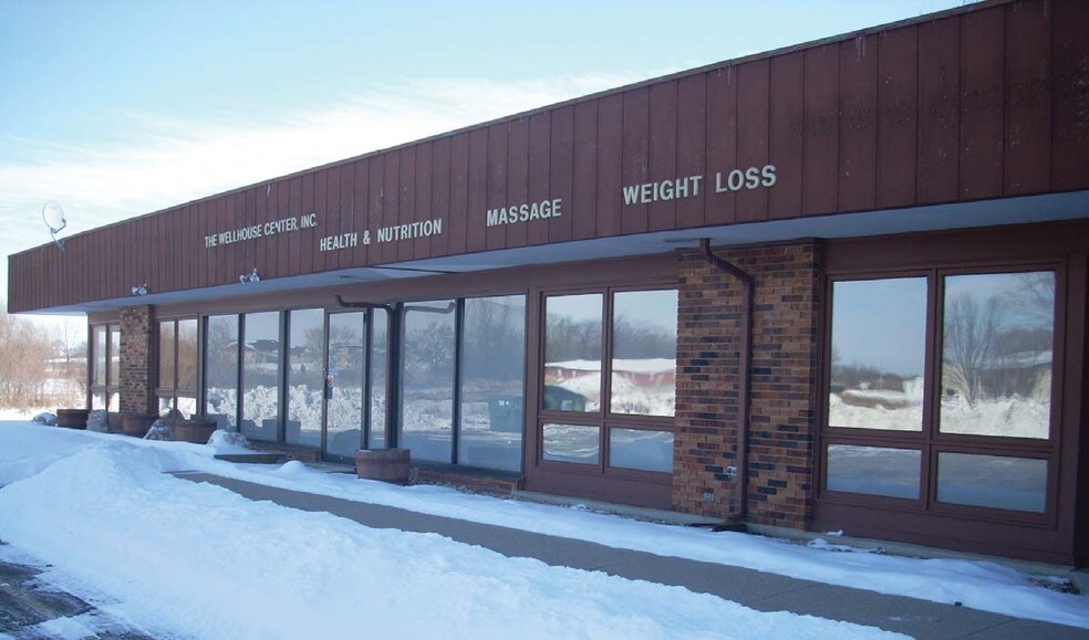 More Photos Of 6562 Lake Rd, Windsor Storefront Retail Office For Sale