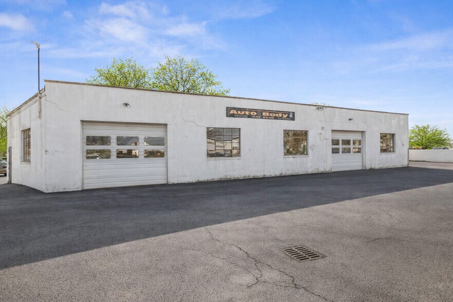 More Photos Of 318 E Main St, Patchogue Freestanding For Sale