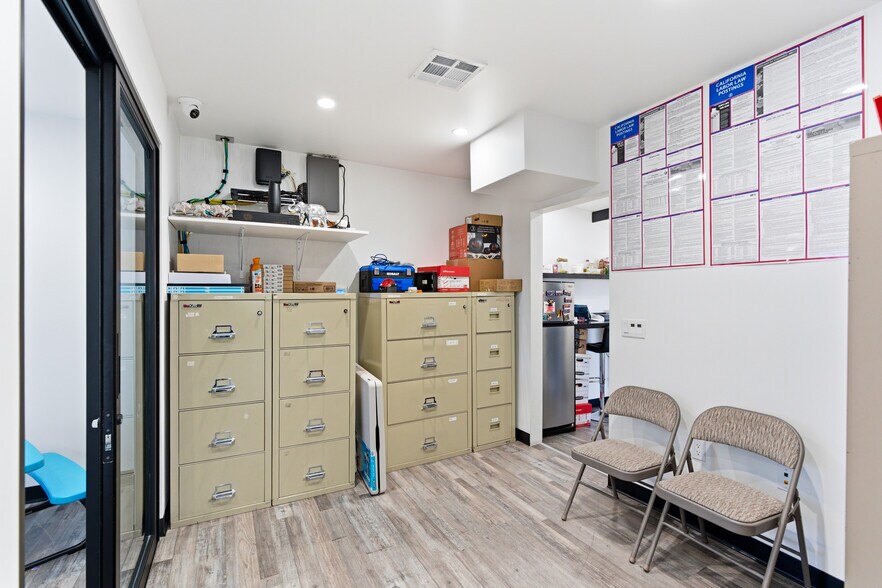 More Photos Of 13449 Van Nuys Blvd, Pacoima Storefront Retail Office For Sale