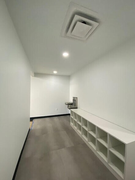 More Photos Of 209-215 W Troy St, Ferndale Storefront Retail Office For Lease