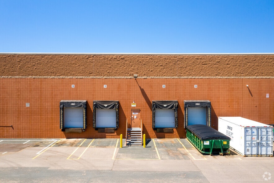 More Photos Of 2000-2090 Elm St SE, Minneapolis Distribution For Lease