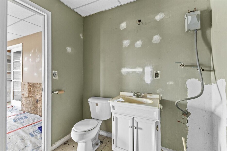 More Photos Of 3861 Highway 19 E, Elizabethton Office For Sale