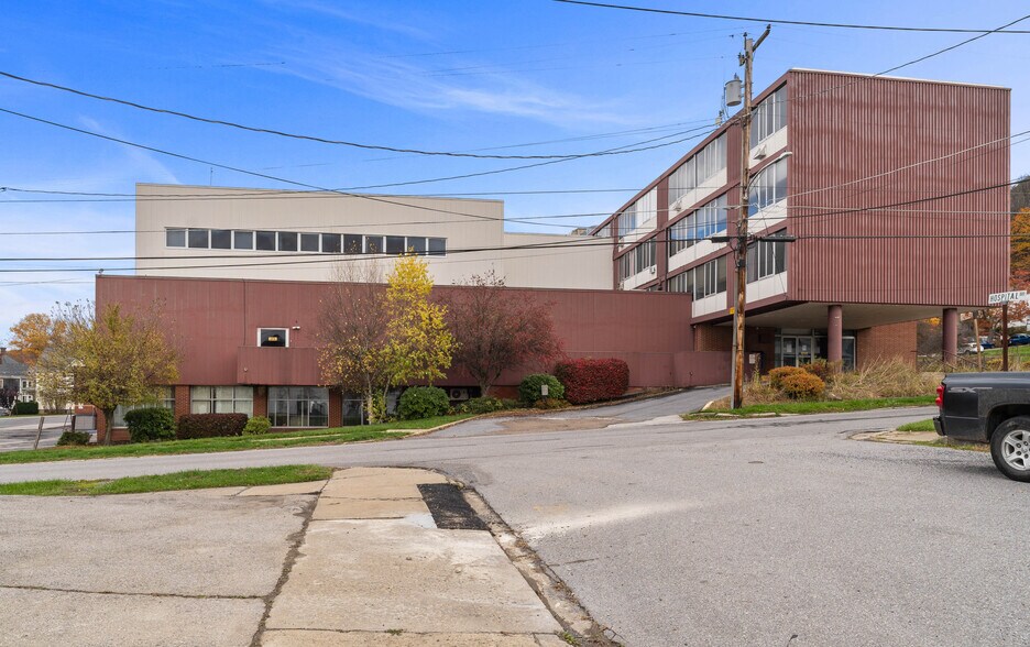 More Photos Of 94 Hospital St, Ridgway Specialty For Sale