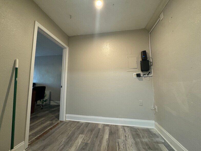 More Photos Of 531 N US Highway 17 92, Longwood Storefront Retail Office For Sale