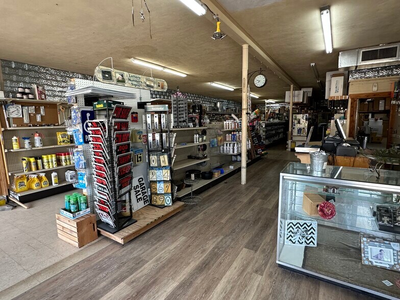 More Photos Of 1308 Simmons Ave, Jourdanton Garden Center For Sale