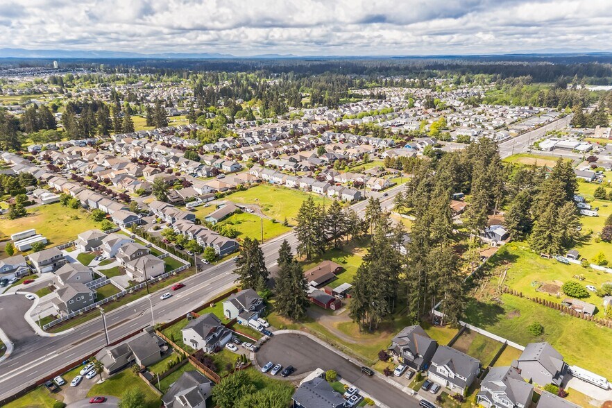 More Photos Of 2515 176th St E, Tacoma Showroom For Sale