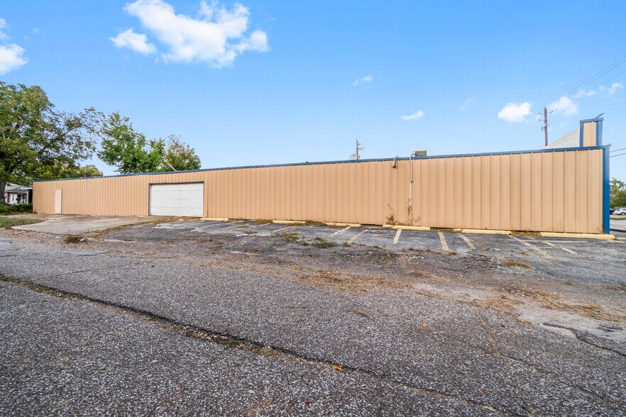 More Photos Of 1018 Shaver St, Pasadena Warehouse For Sale