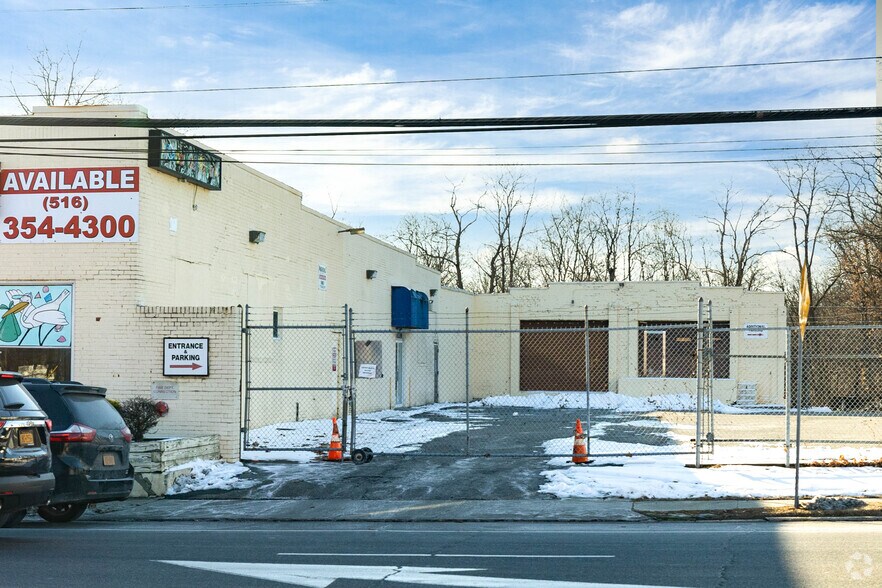 More Photos Of 801 Willis Ave, Albertson Warehouse For Sale